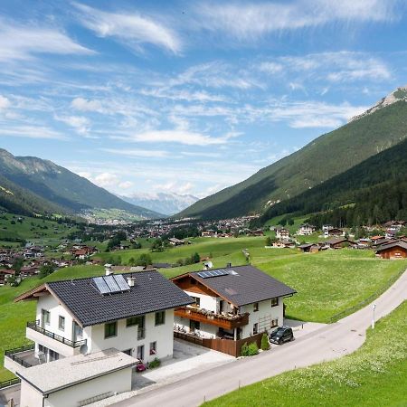 Lovely Apartment In Neustift Im Stubaital With Mountain View Eksteriør billede